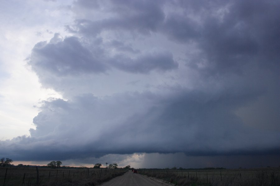 cumulonimbus thunderstorm_base : Nickerson, Kansas, USA   24 April 2007