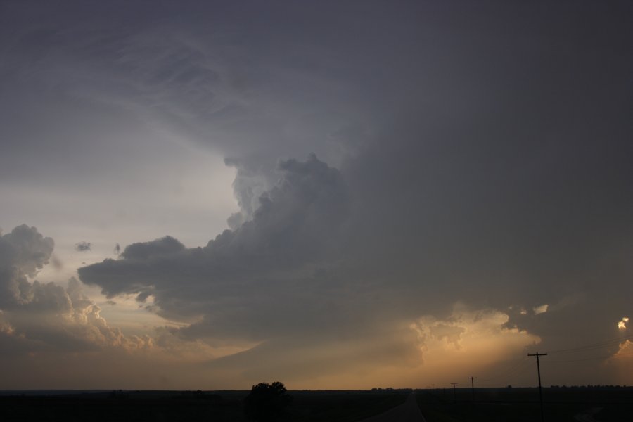 cumulonimbus supercell_thunderstorm : E of Woodward, Oklahoma, USA   4 May 2007