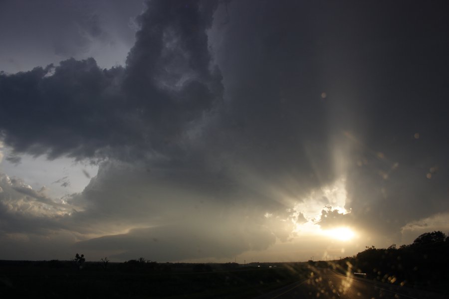 cumulonimbus supercell_thunderstorm : E of Woodward, Oklahoma, USA   4 May 2007