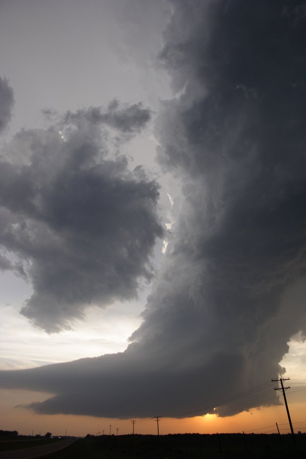 cumulonimbus supercell_thunderstorm : E of Woodward, Oklahoma, USA   4 May 2007