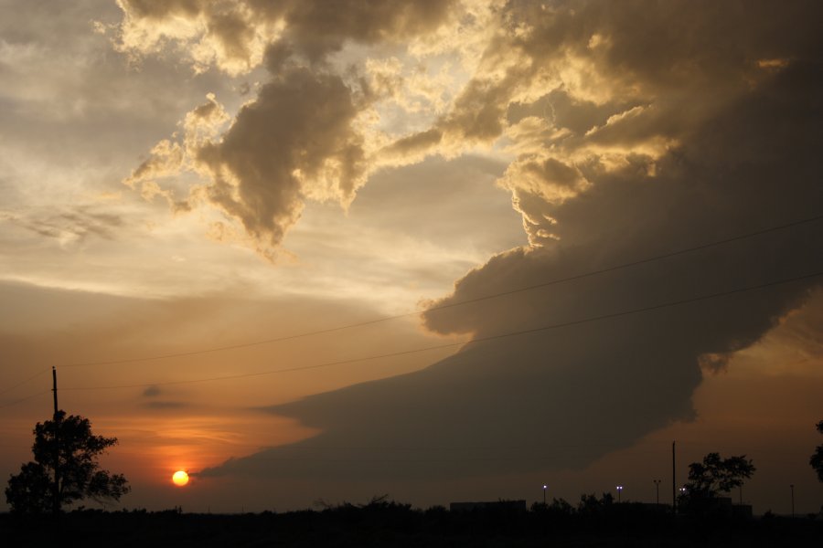 cumulonimbus supercell_thunderstorm : E of Woodward, Oklahoma, USA   4 May 2007