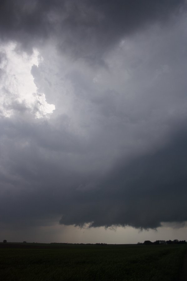 updraft thunderstorm_updrafts : SE of Greensburg, Kansas, USA   5 May 2007