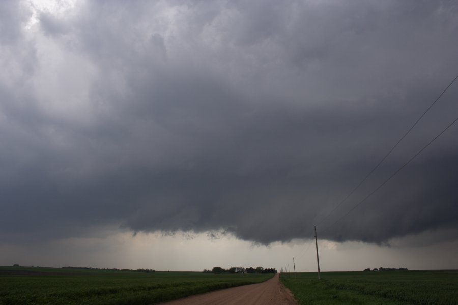 wallcloud thunderstorm_wall_cloud : SE of Greensburg, Kansas, USA   5 May 2007