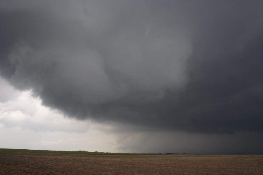 cumulonimbus supercell_thunderstorm : SW of Pratt, Kansas, USA   5 May 2007