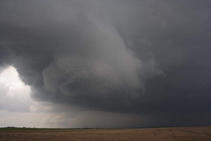 wallcloud thunderstorm_wall_cloud : SW of Pratt, Kansas, USA   5 May 2007