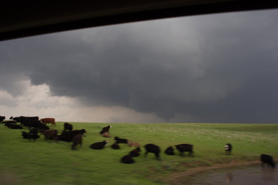 wallcloud thunderstorm_wall_cloud : SW of Pratt, Kansas, USA   5 May 2007