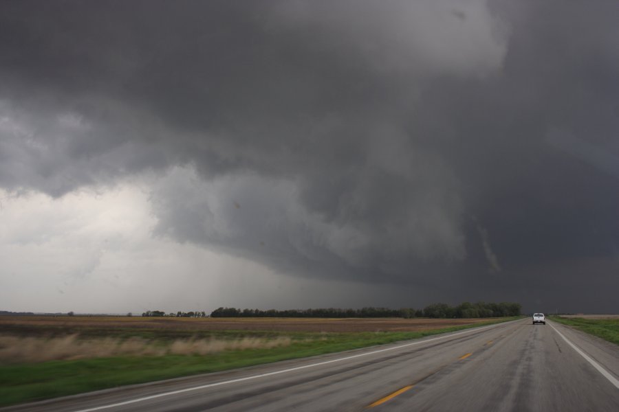 wallcloud thunderstorm_wall_cloud : near Pratt, Kansas, USA   5 May 2007