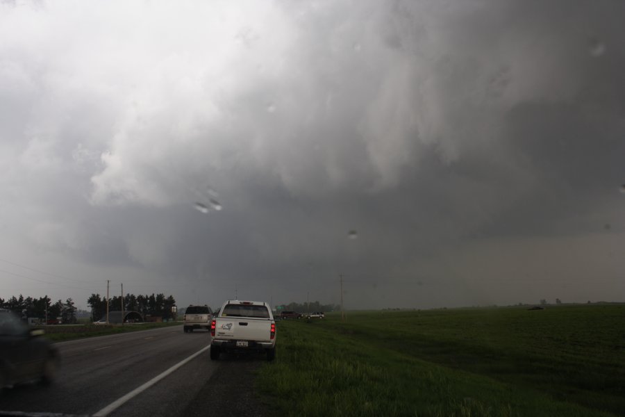 wallcloud thunderstorm_wall_cloud : near Pratt, Kansas, USA   5 May 2007