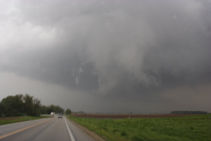 wallcloud thunderstorm_wall_cloud : N of Pratt, Kansas, USA   5 May 2007