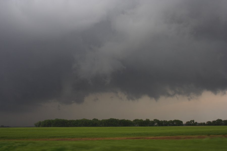 wallcloud thunderstorm_wall_cloud : N of Pratt, Kansas, USA   5 May 2007