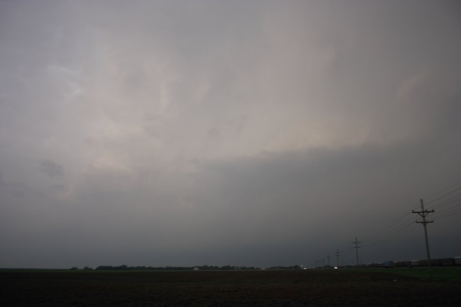 cumulonimbus supercell_thunderstorm : W of Pratt, Kansas, USA   5 May 2007