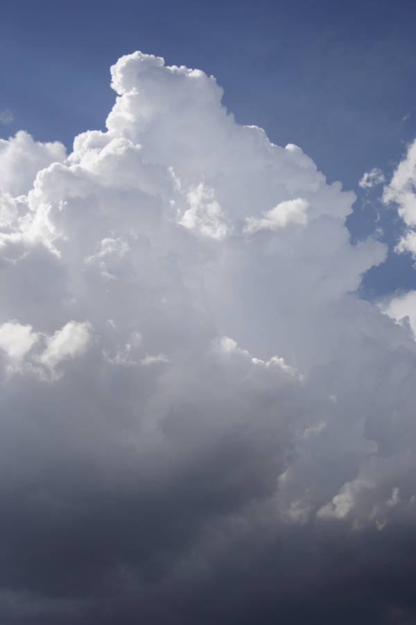 updraft thunderstorm_updrafts : E of Grand Island, Nebraska, USA   14 May 2007