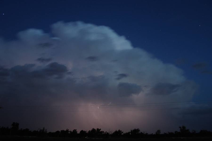 lightning lightning_bolts : W of McCook, Nebraska, USA   16 May 2007