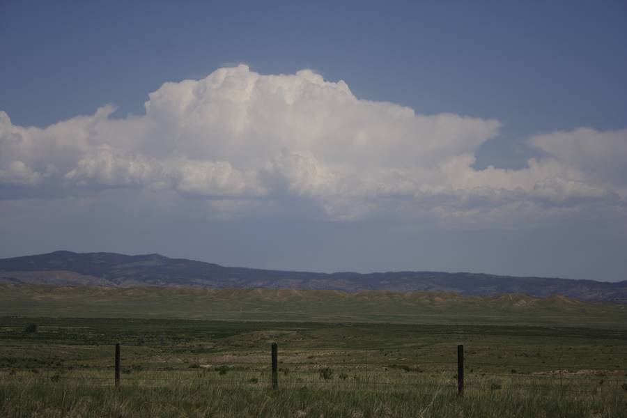 thunderstorm cumulonimbus_incus : N of Lusk, Wyoming, USA   18 May 2007