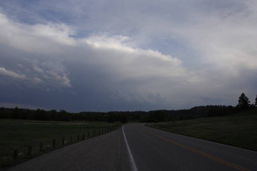 thunderstorm cumulonimbus_incus : near Devil's Tower, Wyoming, USA   18 May 2007