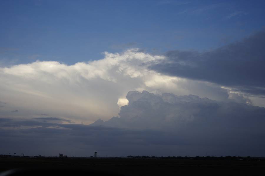 thunderstorm cumulonimbus_incus : near Ogallala, Nebraska, USA   21 May 2007