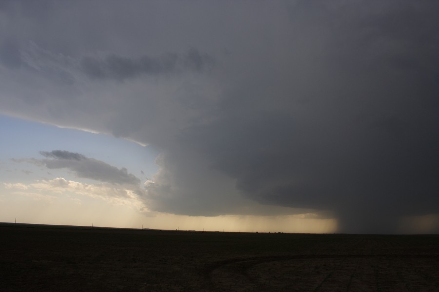 anvil thunderstorm_anvils : W of WaKeeney, Kansas, USA   22 May 2007