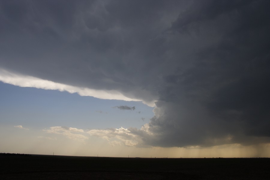 anvil thunderstorm_anvils : W of WaKeeney, Kansas, USA   22 May 2007