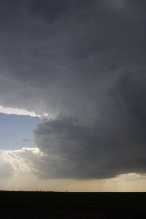 cumulonimbus supercell_thunderstorm : W of WaKeeney, Kansas, USA   22 May 2007