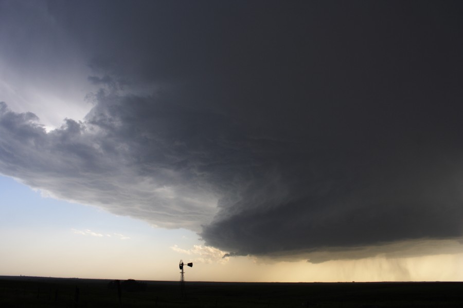 cumulonimbus supercell_thunderstorm : near St Peters, Kansas, USA   22 May 2007