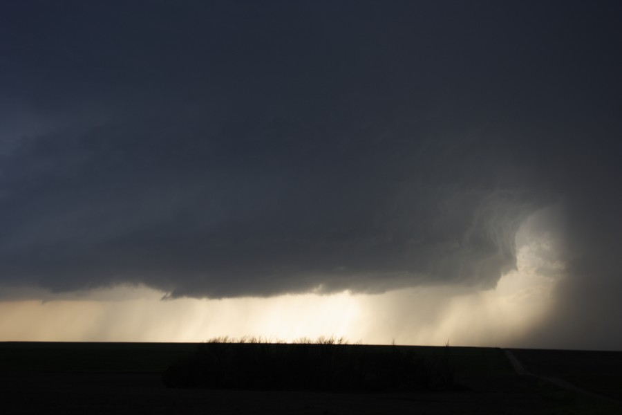 cumulonimbus supercell_thunderstorm : E of St Peters, Kansas, USA   22 May 2007