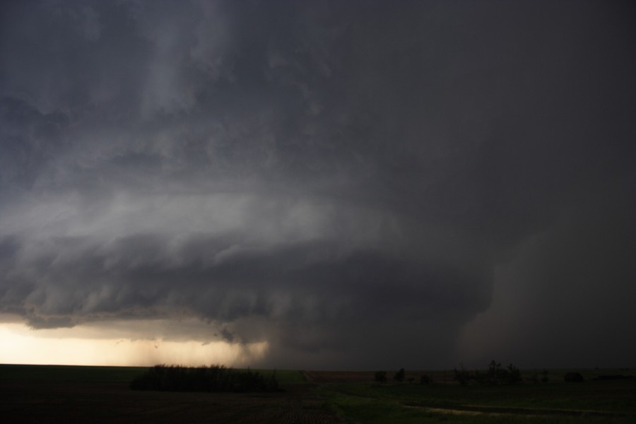 cumulonimbus supercell_thunderstorm : E of St Peters, Kansas, USA   22 May 2007