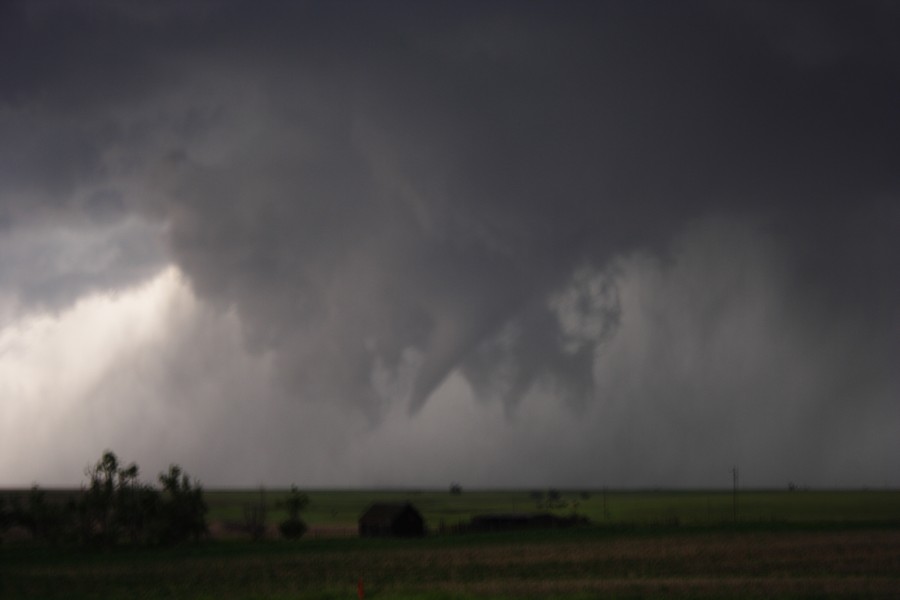 cumulonimbus supercell_thunderstorm : E of St Peters, Kansas, USA   22 May 2007