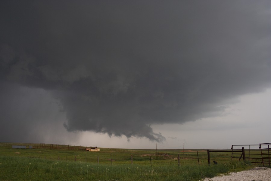 wallcloud thunderstorm_wall_cloud : SE of Perryton, Texas, USA   23 May 2007