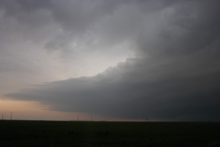 cumulonimbus supercell_thunderstorm : S of Darrouzett, Texas, USA   23 May 2007