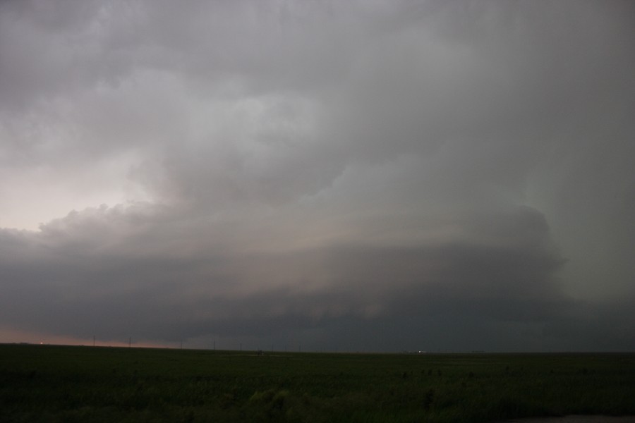 cumulonimbus supercell_thunderstorm : S of Darrouzett, Texas, USA   23 May 2007