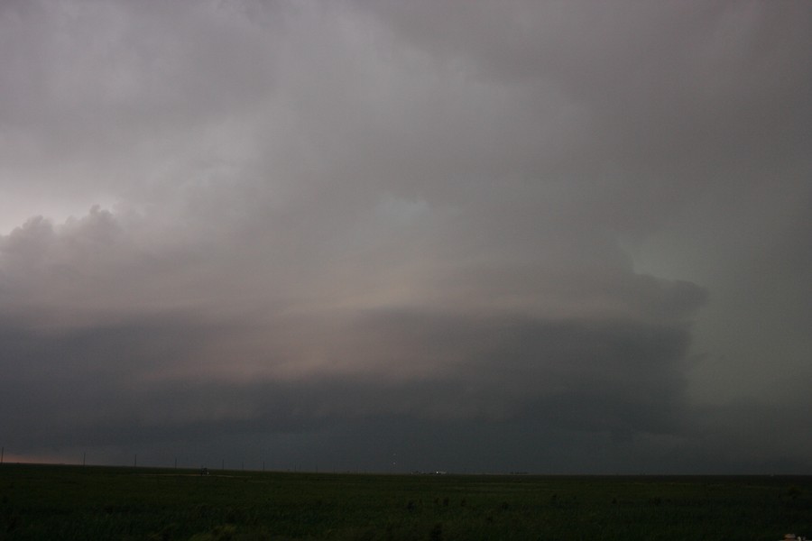 cumulonimbus supercell_thunderstorm : S of Darrouzett, Texas, USA   23 May 2007