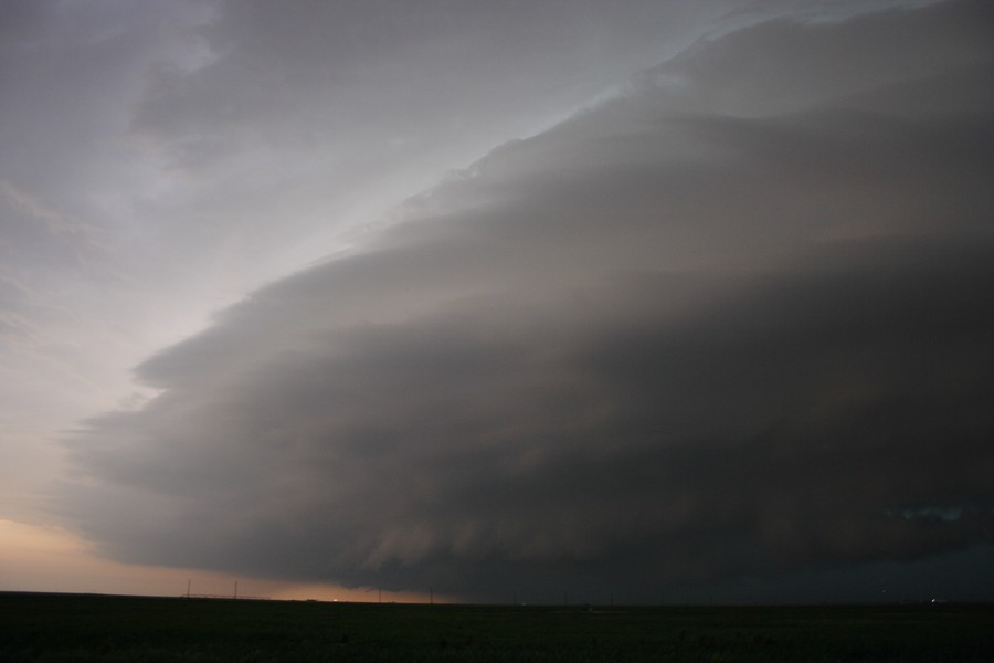 cumulonimbus supercell_thunderstorm : S of Darrouzett, Texas, USA   23 May 2007