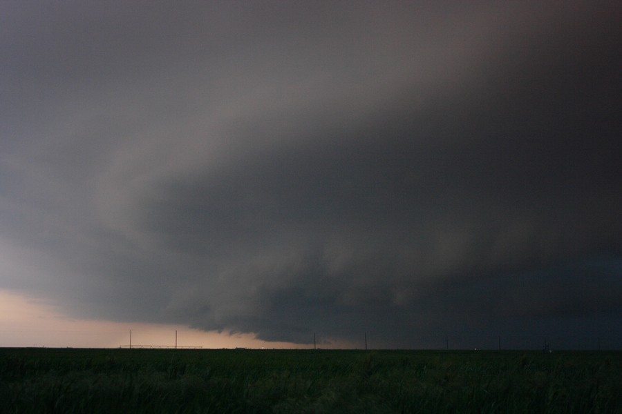 cumulonimbus supercell_thunderstorm : S of Darrouzett, Texas, USA   23 May 2007