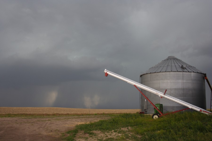 cumulonimbus thunderstorm_base : N of Benkelman, USA   27 May 2007