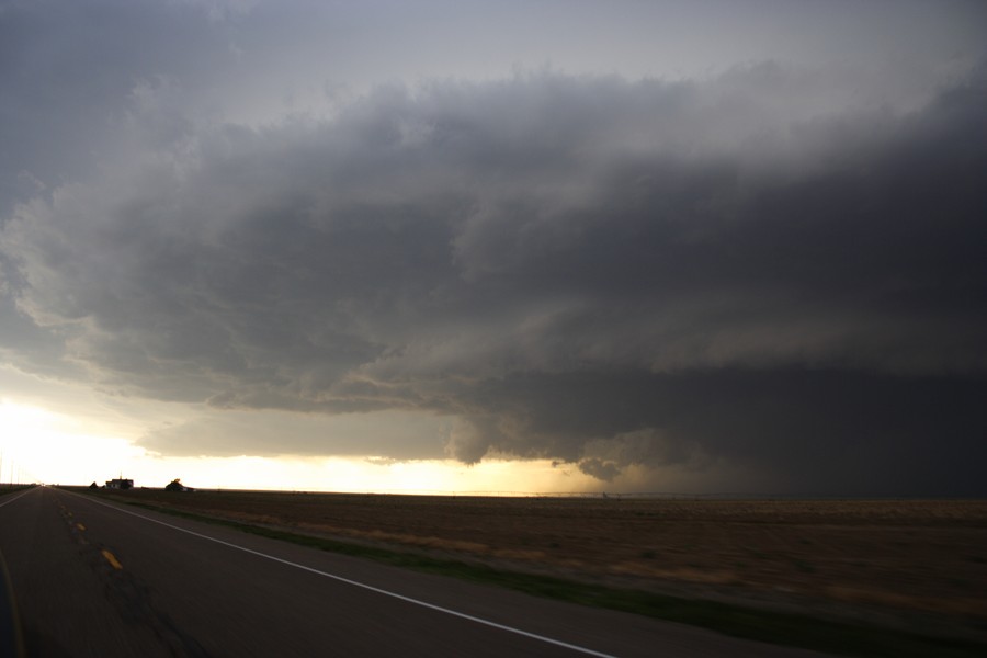 cumulonimbus supercell_thunderstorm : E of Keyes, Oklahoma, USA   31 May 2007