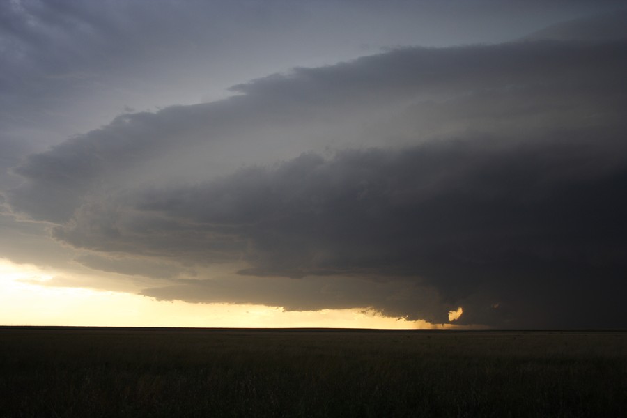 cumulonimbus thunderstorm_base : E of Keyes, Oklahoma, USA   31 May 2007