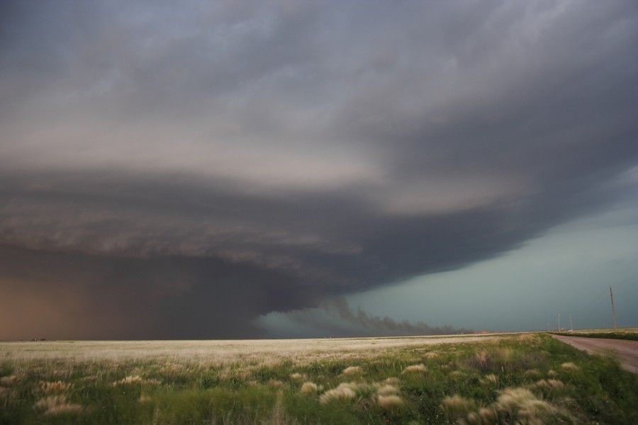 cumulonimbus supercell_thunderstorm : E of Keyes, Oklahoma, USA   31 May 2007