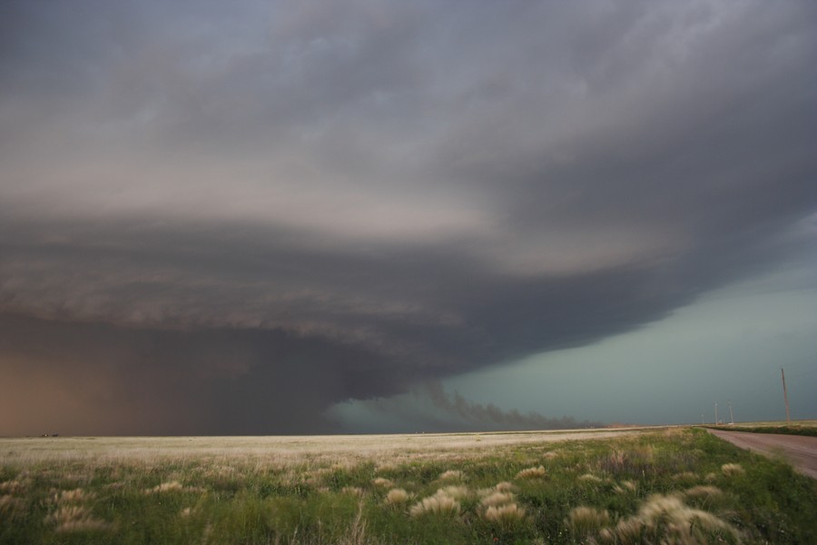 cumulonimbus supercell_thunderstorm : E of Keyes, Oklahoma, USA   31 May 2007