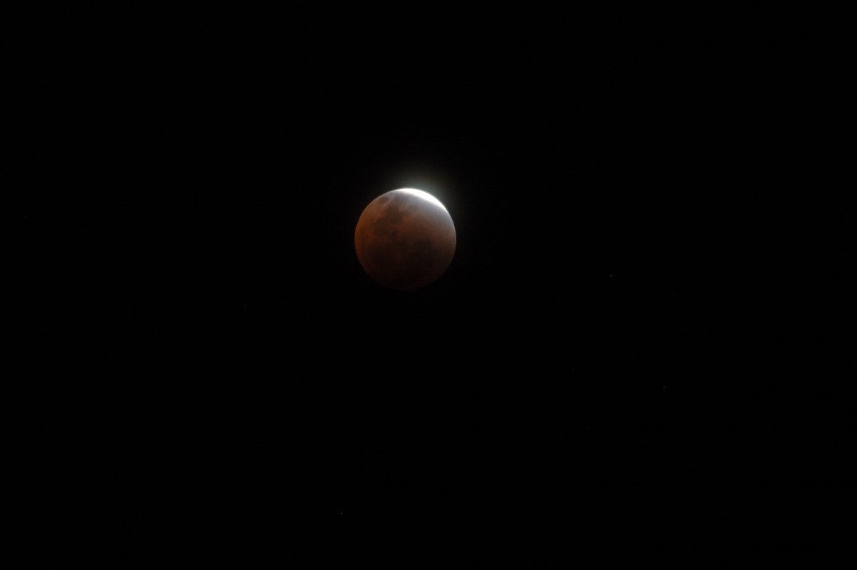 halosundog halo_sundog_crepuscular_rays : Lunar Eclipse from McLeans Ridges   28 August 2007