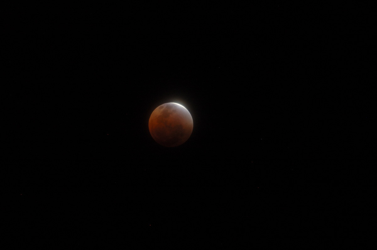 halosundog halo_sundog_crepuscular_rays : Lunar Eclipse from McLeans Ridges   28 August 2007