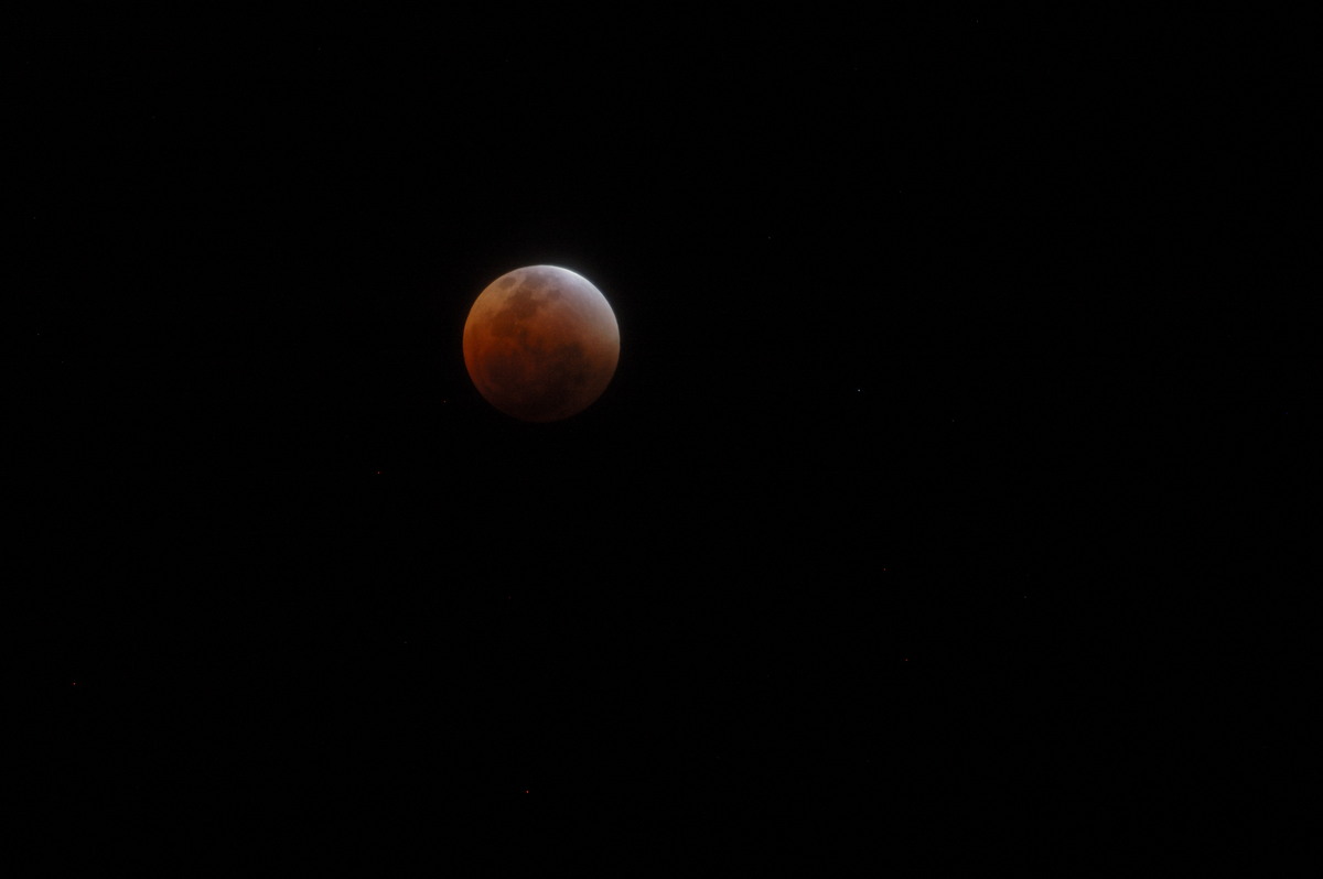 halosundog halo_sundog_crepuscular_rays : Lunar Eclipse from McLeans Ridges   28 August 2007