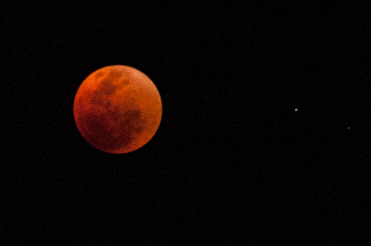 halosundog halo_sundog_crepuscular_rays : Lunar Eclipse from McLeans Ridges   28 August 2007