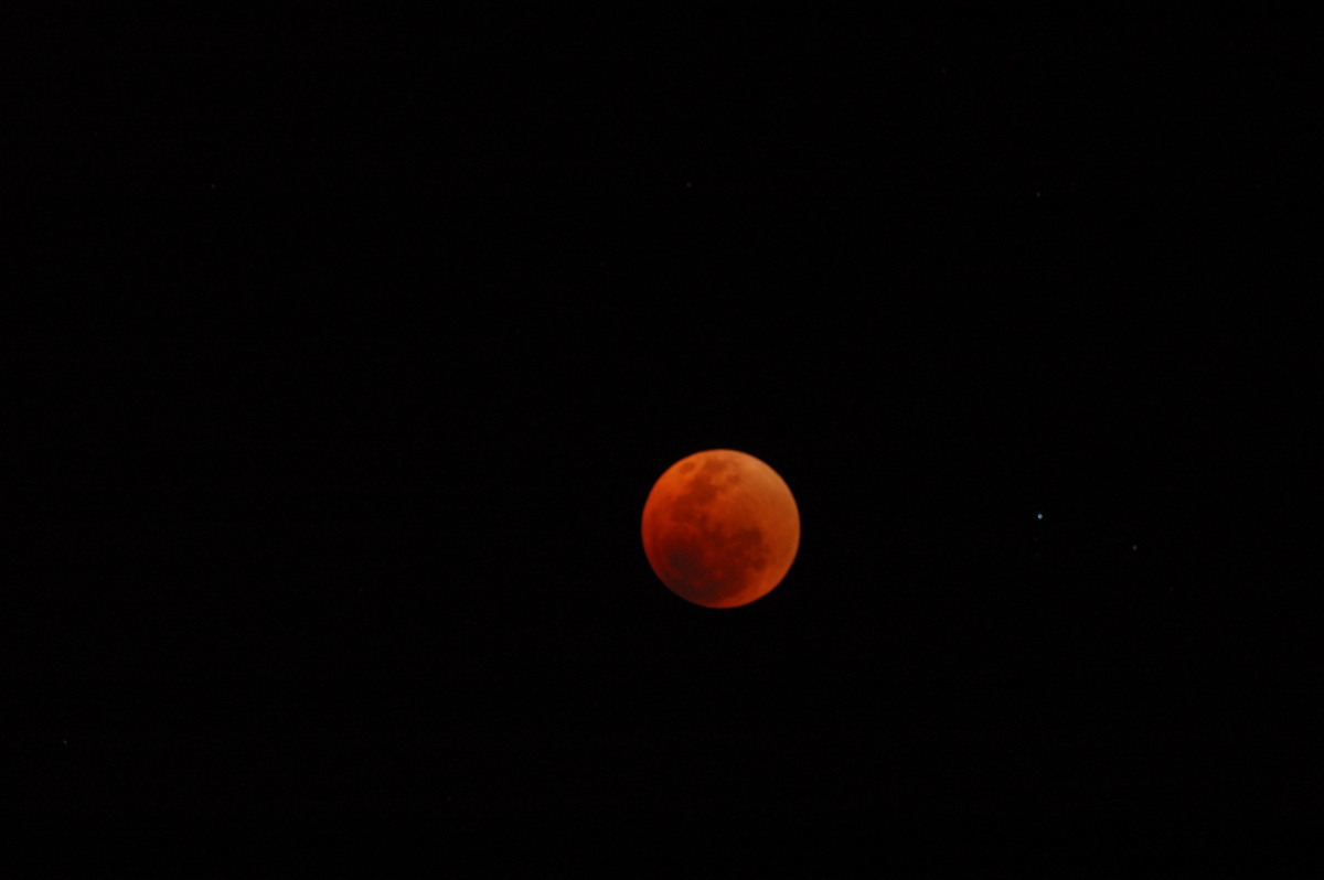 halosundog halo_sundog_crepuscular_rays : Lunar Eclipse from McLeans Ridges   28 August 2007