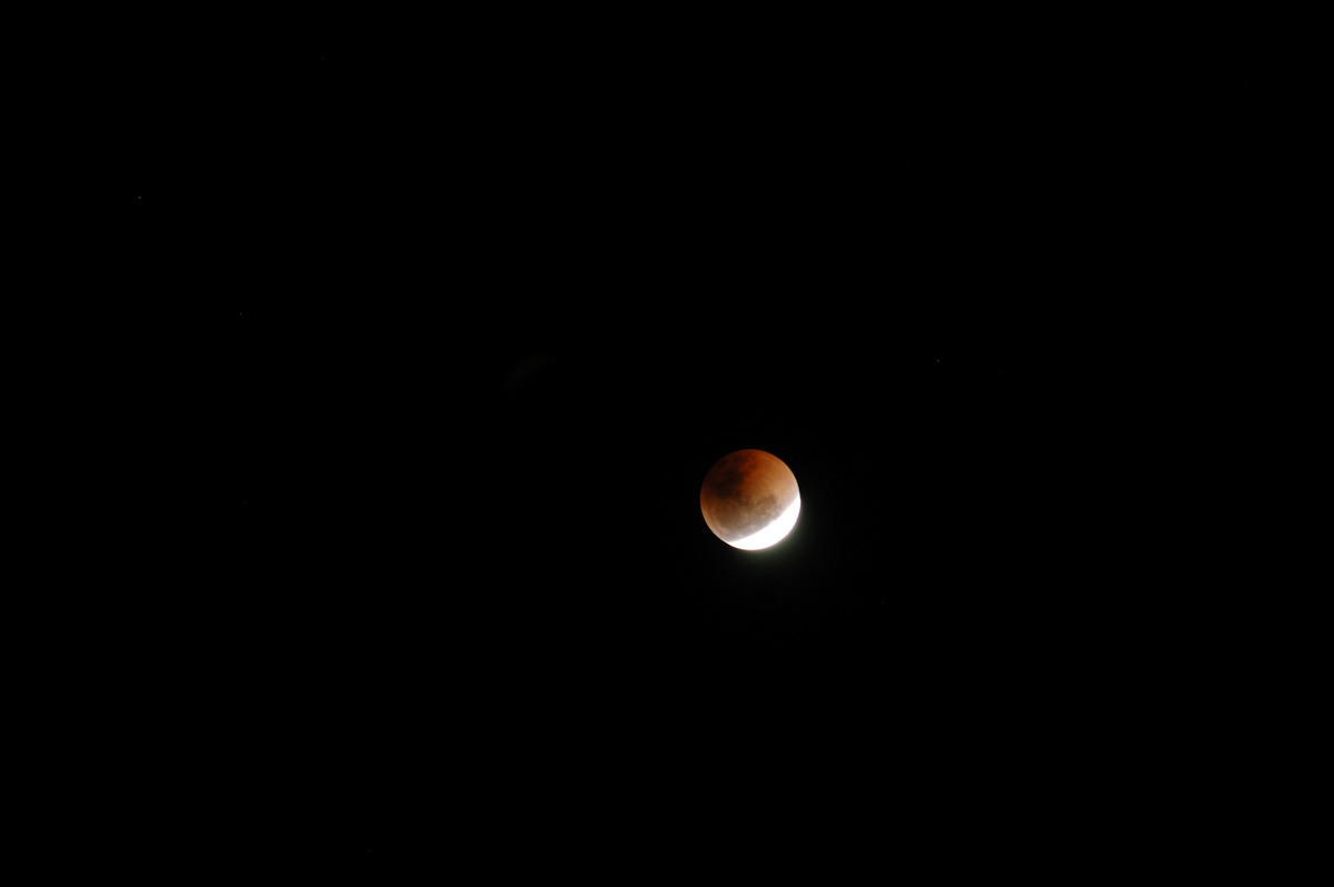 halosundog halo_sundog_crepuscular_rays : Lunar Eclipse from McLeans Ridges   28 August 2007