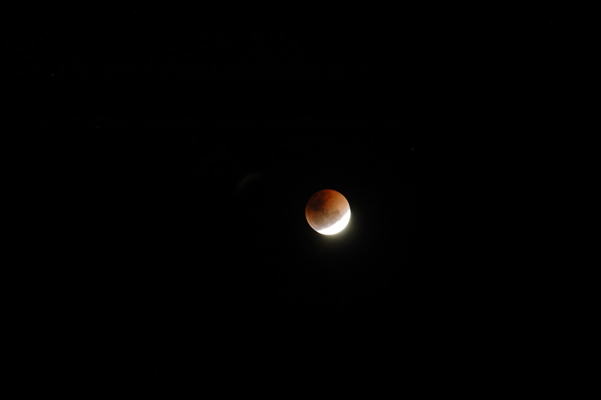 halosundog halo_sundog_crepuscular_rays : Lunar Eclipse from McLeans Ridges   28 August 2007