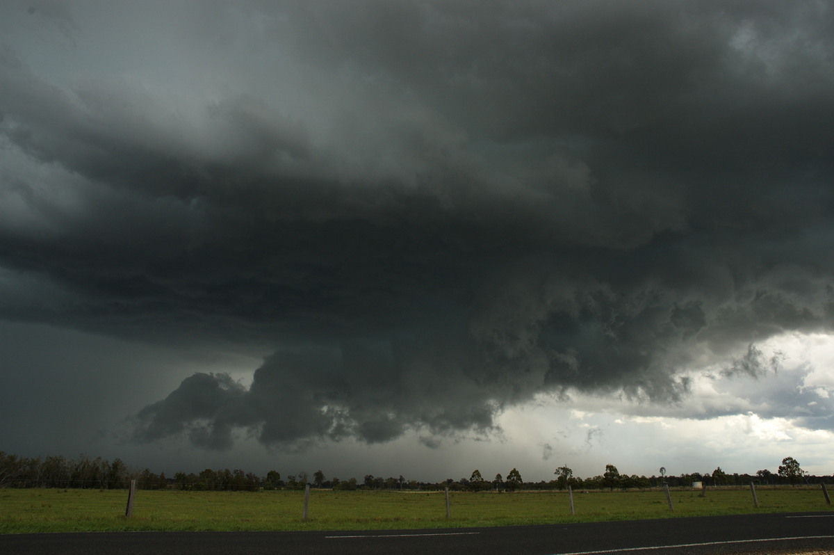 cumulonimbus supercell_thunderstorm : E of Casino, NSW   26 October 2007