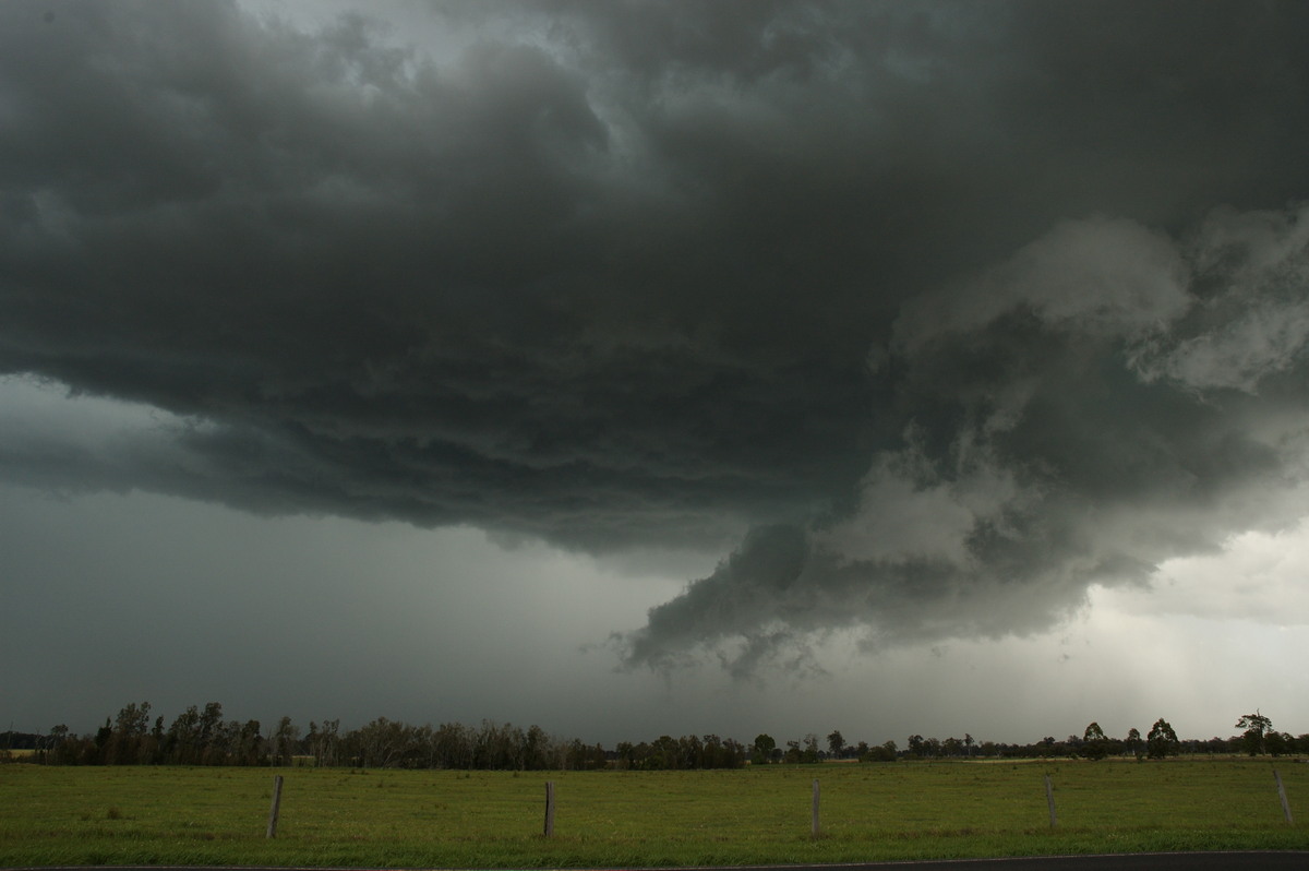 wallcloud thunderstorm_wall_cloud : E of Casino, NSW   26 October 2007