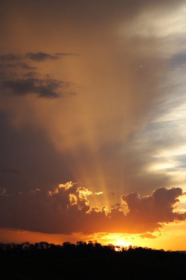 halosundog halo_sundog_crepuscular_rays : near Kyogle, NSW   30 October 2007