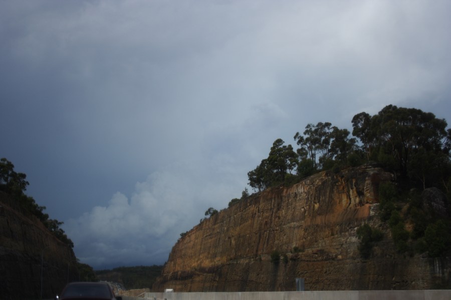 updraft thunderstorm_updrafts : F3 Freeway, NSW   9 December 2007